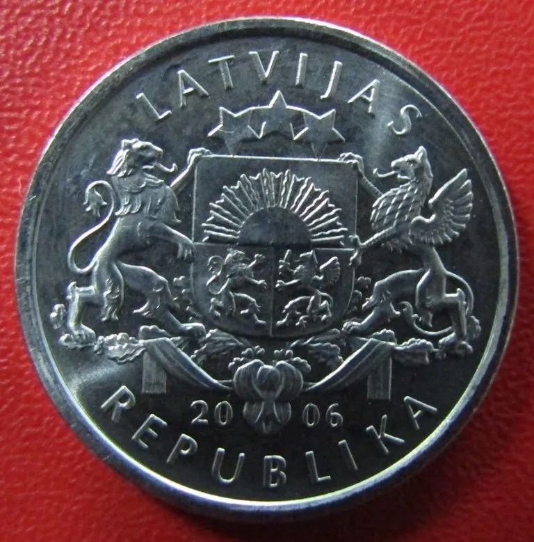 Letonia Moneda 1 Lats 2006 Semilla De Pino Condicion Unc - Imagen 2