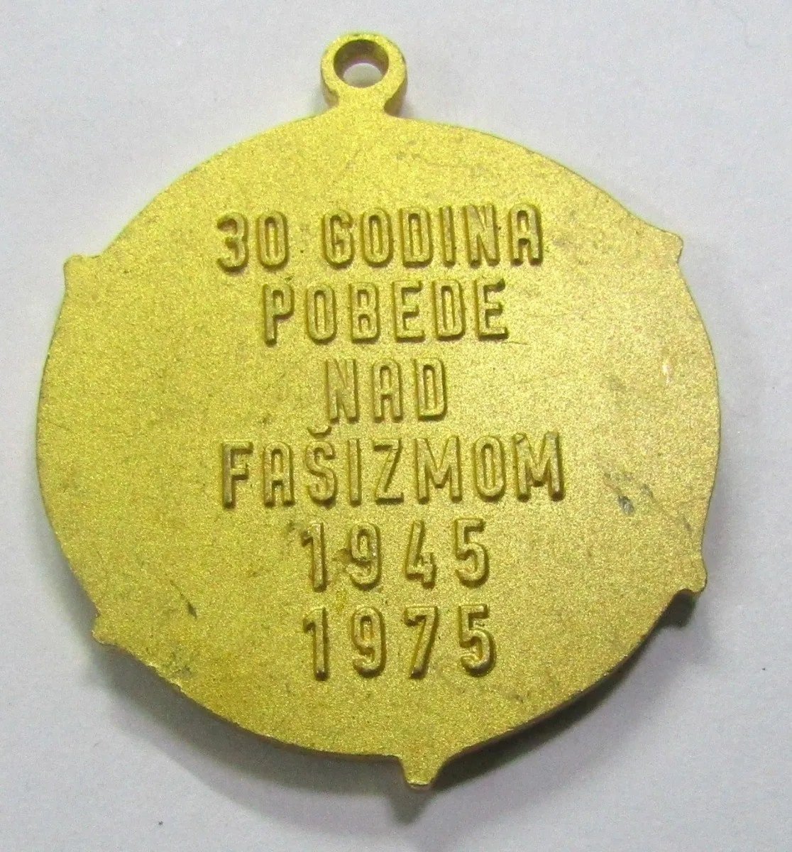 Yugoslavia 1975 Medalla Aniversario Victoria A Fascismo Nazi - Imagen 2