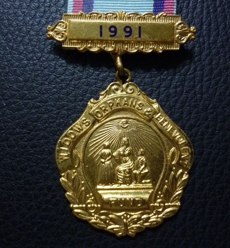 Inglaterra Medalla Masonica GLE Widows, Orphans & Benevolent Fund 1991 (Presidente) - Imagen 2