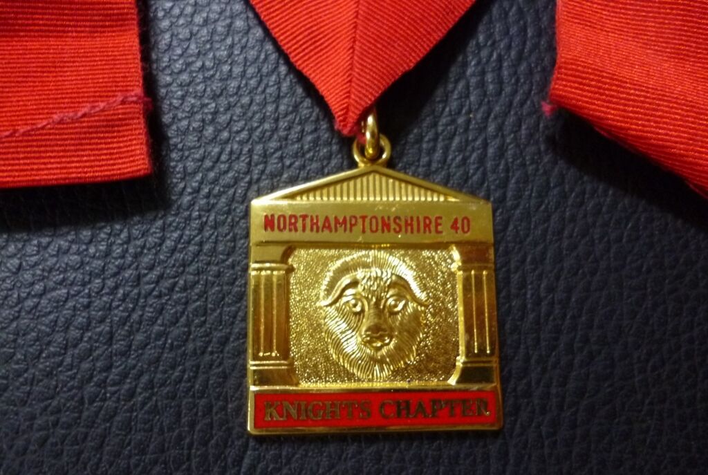 Inglaterra Medalla Masonica Northamptonshire 40 Knights Chapter 1986 (Presidente) - Imagen 2